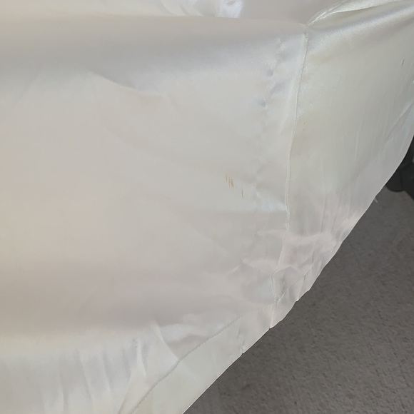 Victoria secret bridal silk robe - Picture 9 of 10